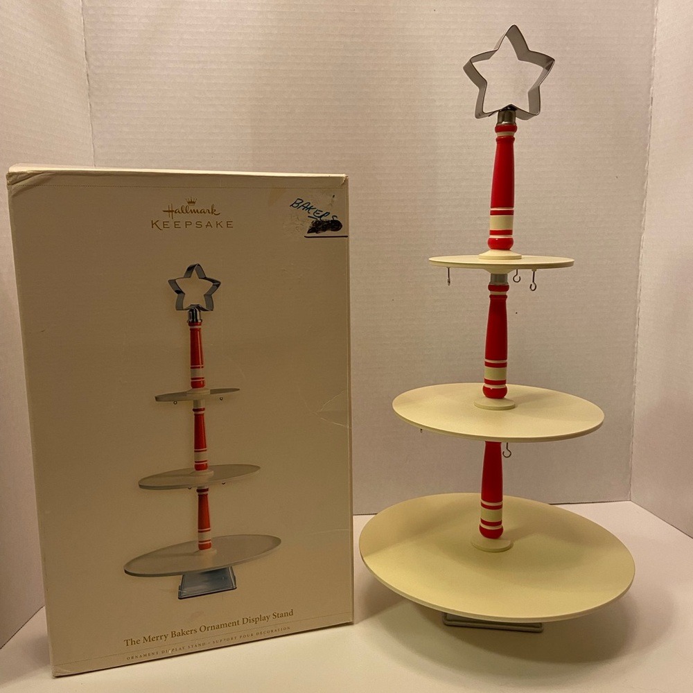 2006 Hallmark Keepsake The Merry Bakers Ornament Display Stand